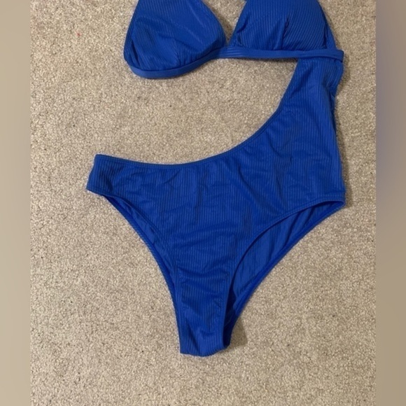 Blue cut out one piece swim suit size Large - Picture 3 of 9
